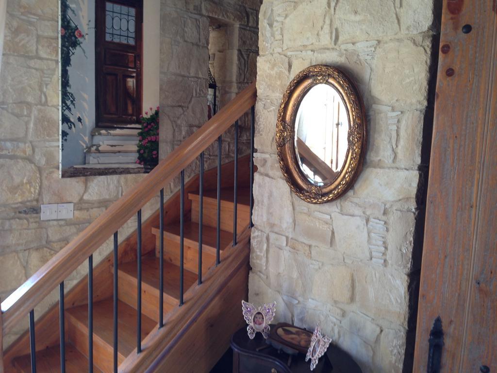 Lofou Traditional Stone House Kamer foto