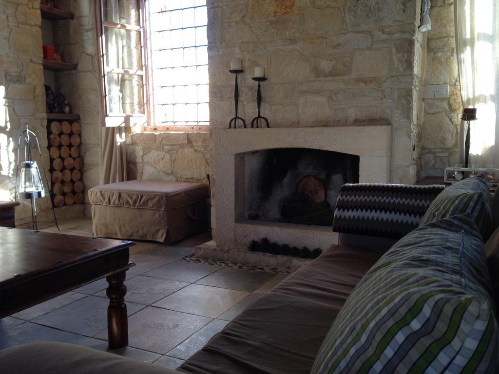 Lofou Traditional Stone House Kamer foto