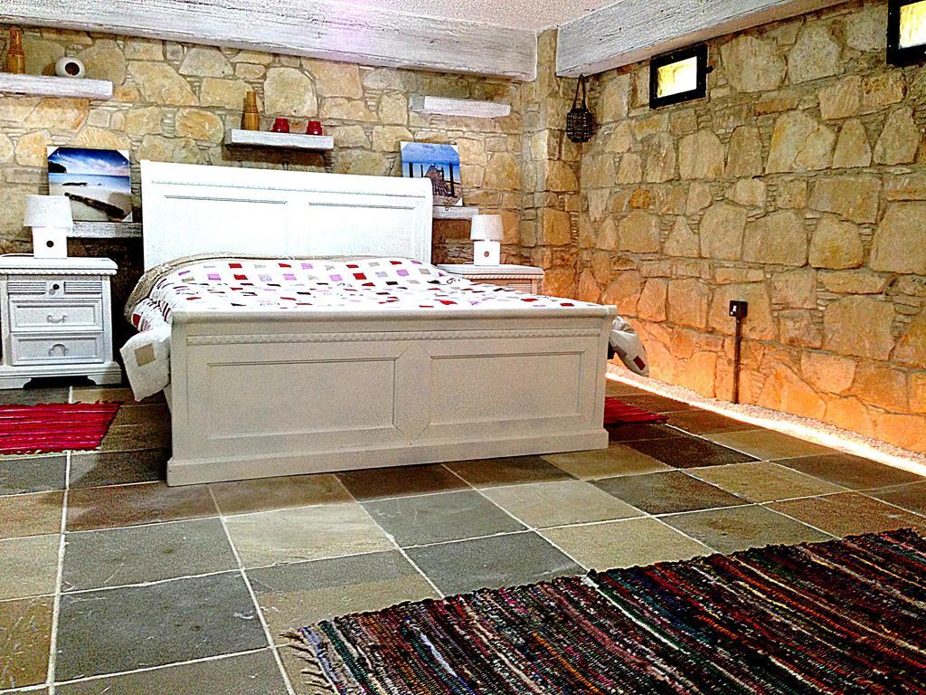 Lofou Traditional Stone House Kamer foto